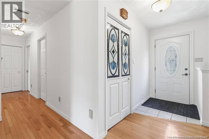 27 Woodstone Crescent — photo 3 of 19