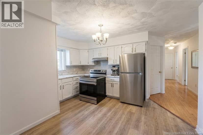 27 Woodstone Crescent — photo 5 of 19