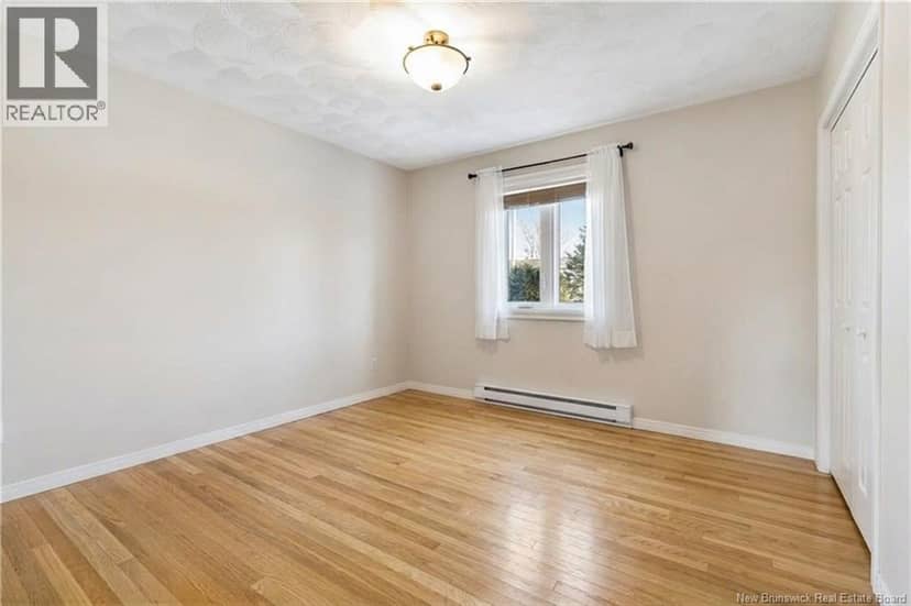 27 Woodstone Crescent — photo 7 of 19