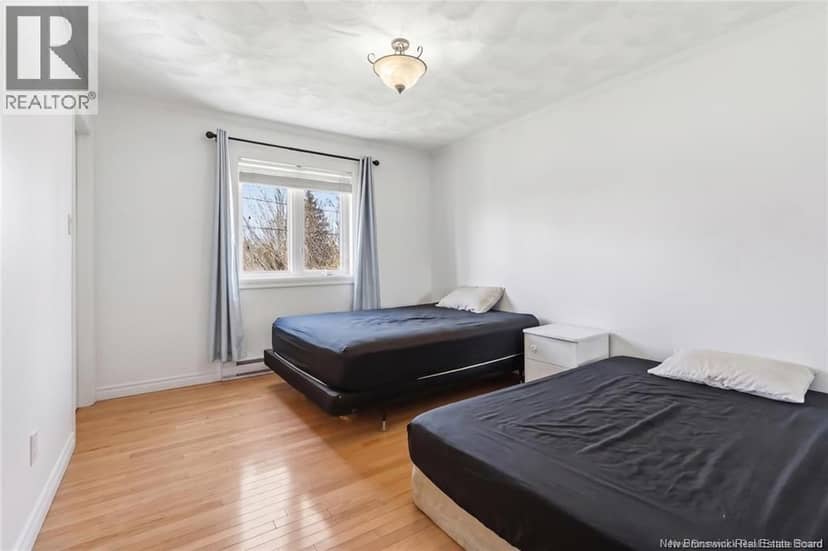 27 Woodstone Crescent — photo 8 of 19