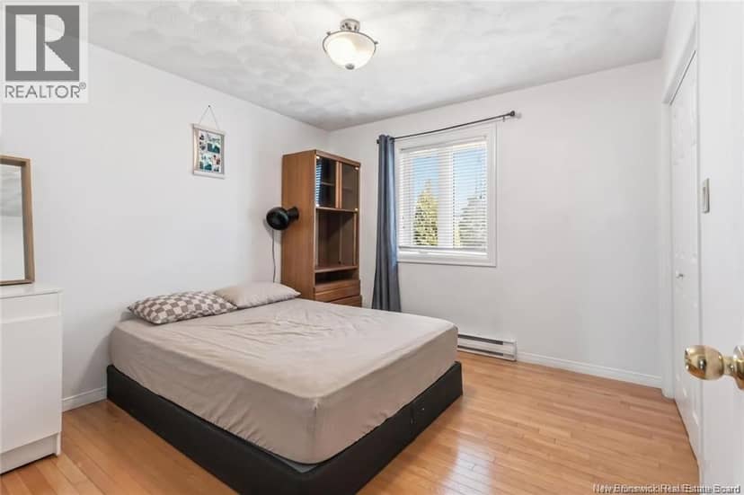 27 Woodstone Crescent — photo 9 of 19