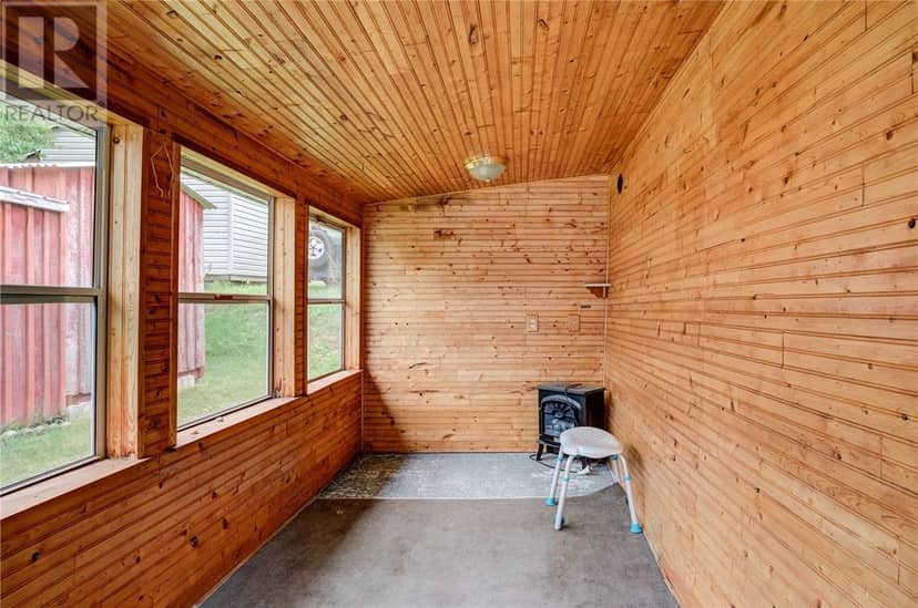 102 Ash Street, Levack, photo 4