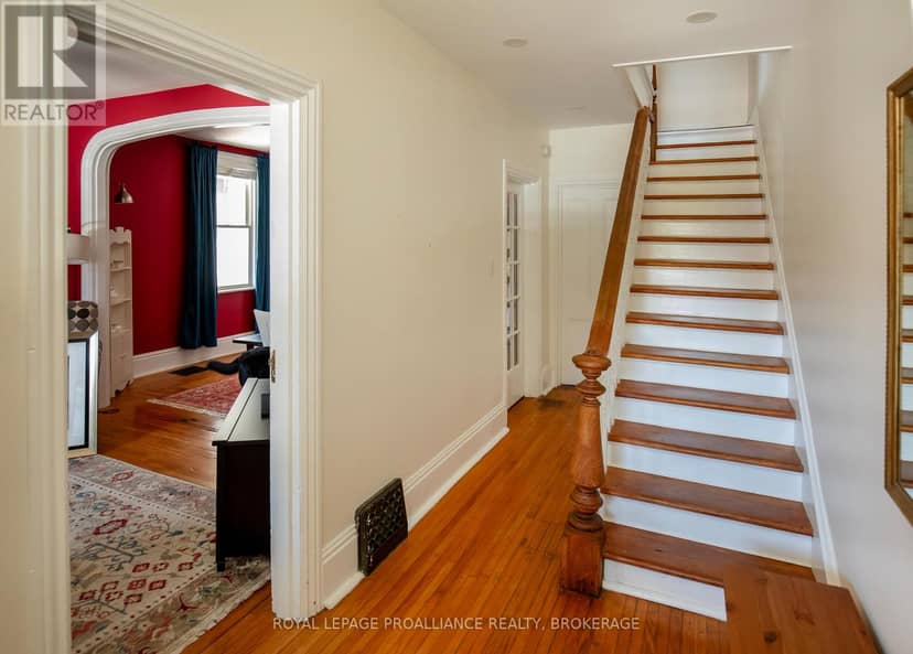 300 Sydenham Street — photo 4 of 35