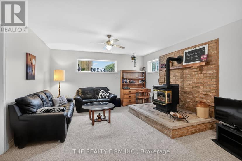 4084 Bluepoint Drive — photo 18 of 40