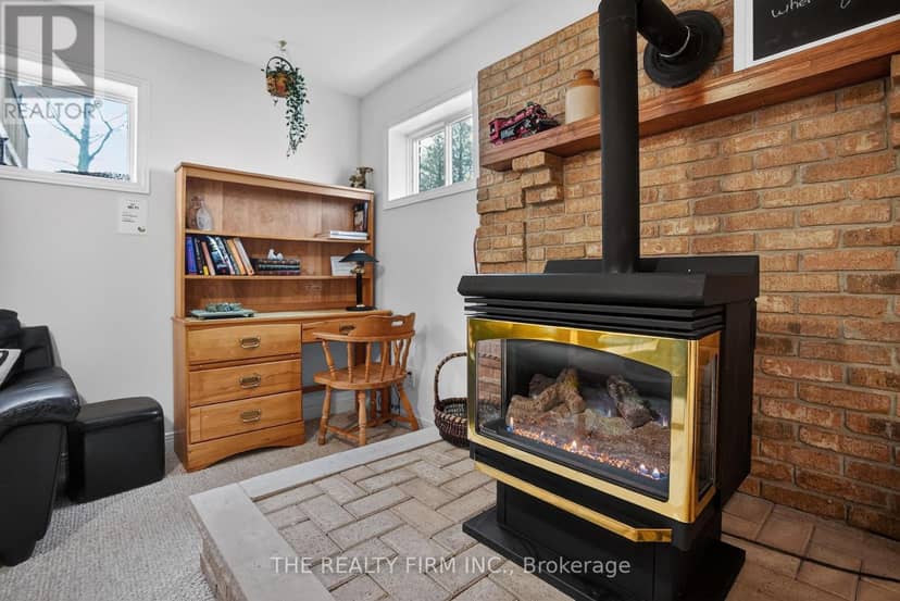 4084 Bluepoint Drive — photo 19 of 40