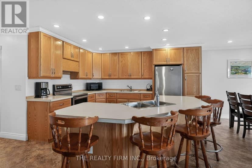 4084 Bluepoint Drive — photo 5 of 40
