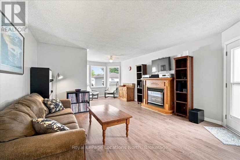 6 Royal Beech Drive — photo 8 of 38