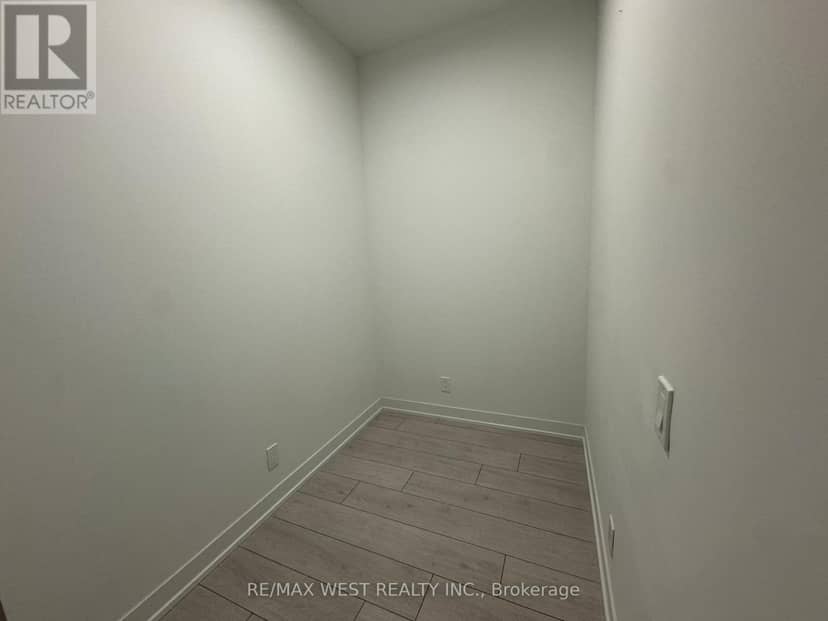 1210 - 39 Mary Street — photo 9 of 21