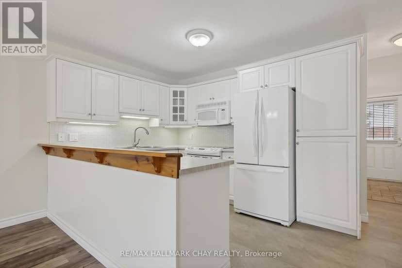11 - 275 Huron Street — photo 10 of 26