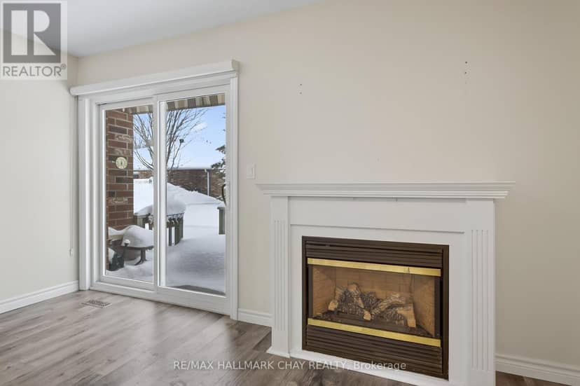 11 - 275 Huron Street — photo 14 of 26