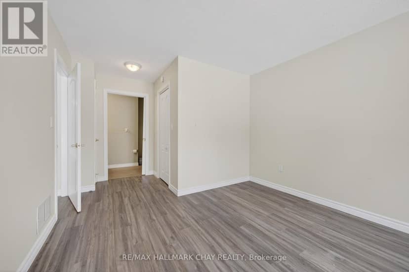 11 - 275 Huron Street — photo 16 of 26