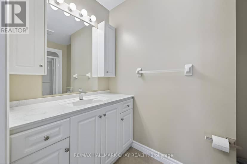 11 - 275 Huron Street — photo 18 of 26