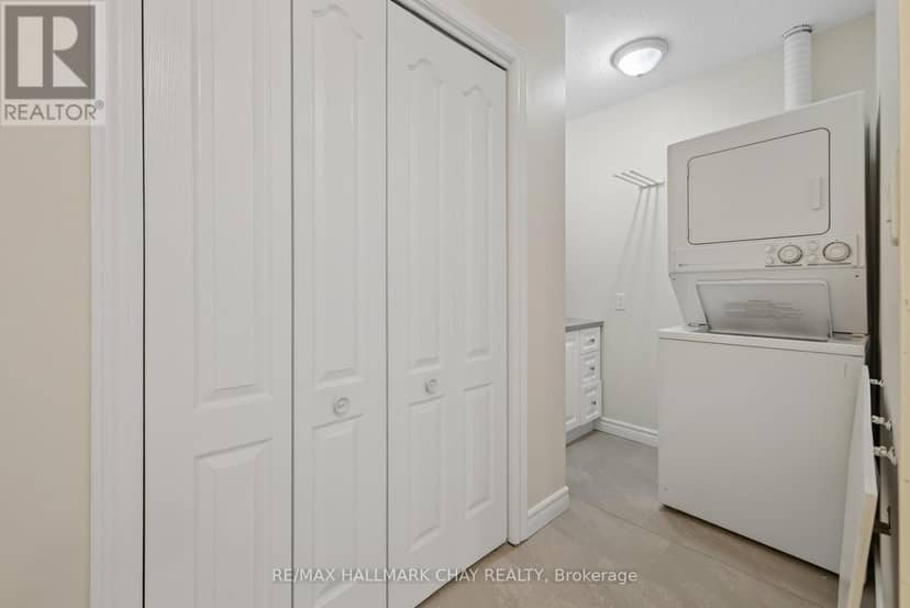 11 - 275 Huron Street — photo 23 of 26