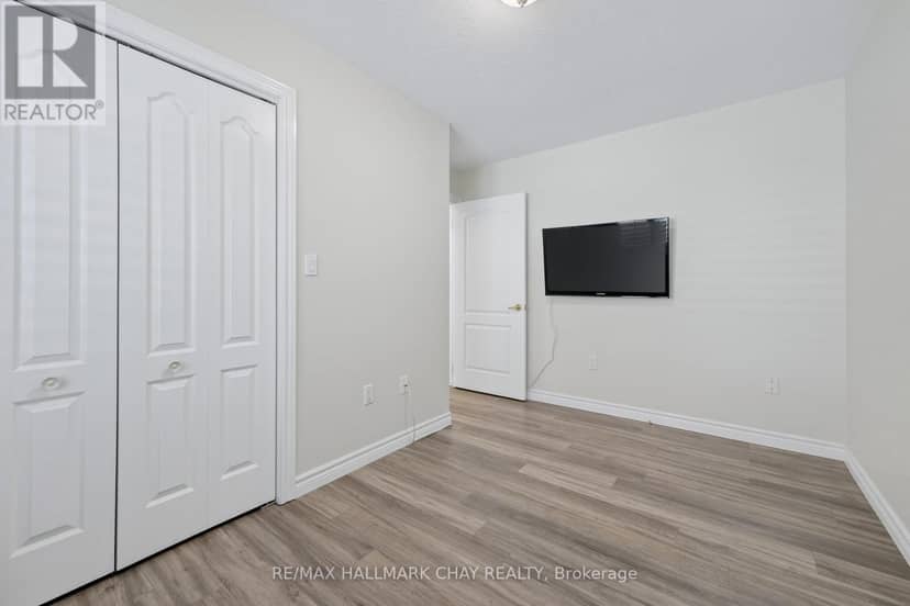 11 - 275 Huron Street — photo 24 of 26