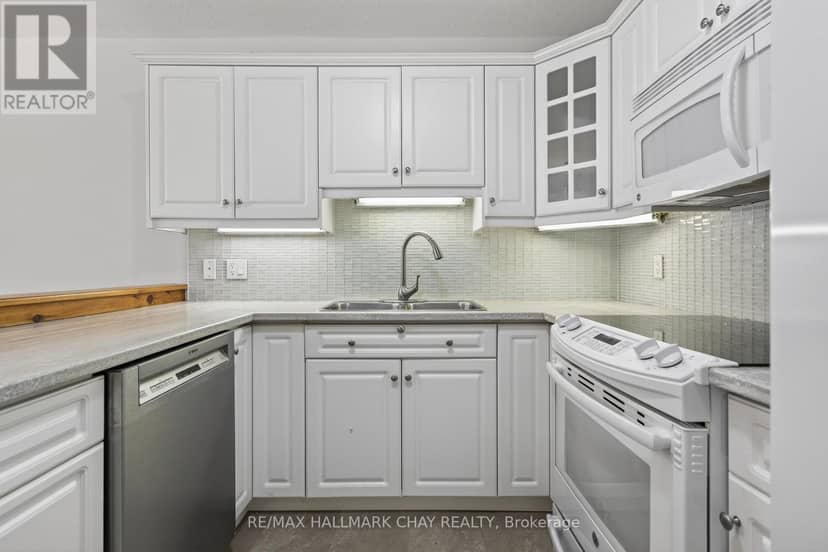 11 - 275 Huron Street, Clearview, photo 8