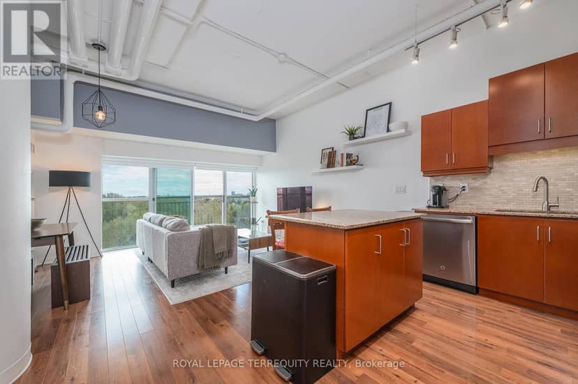 707 - 2 Fieldway Road — photo 6 of 33