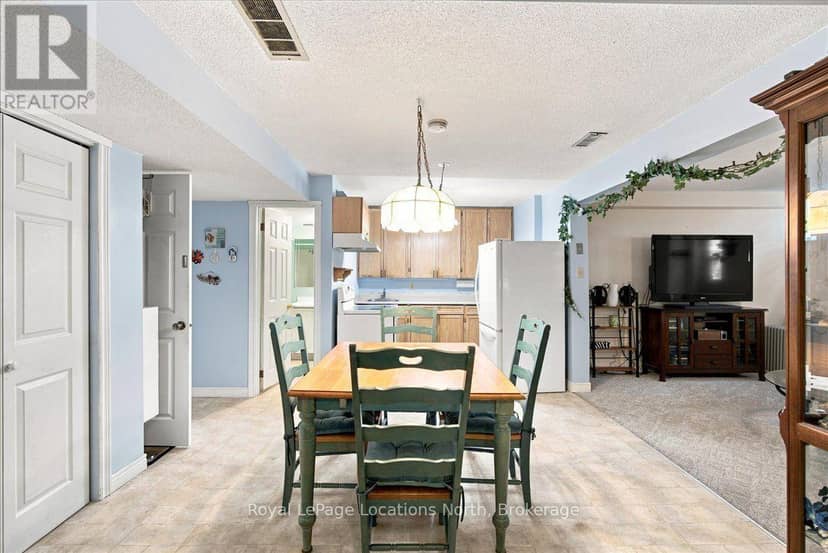 6 Royal Beech Drive — photo 22 of 38
