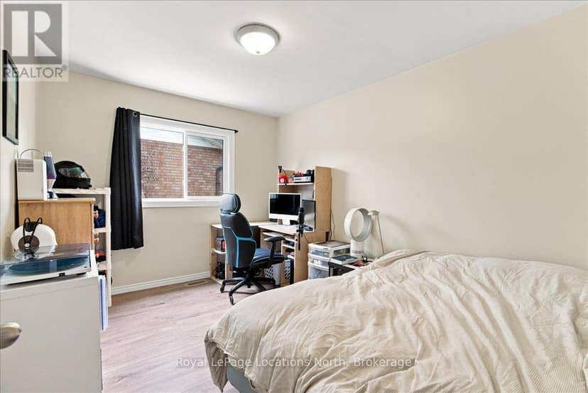 6 Royal Beech Drive — photo 17 of 38