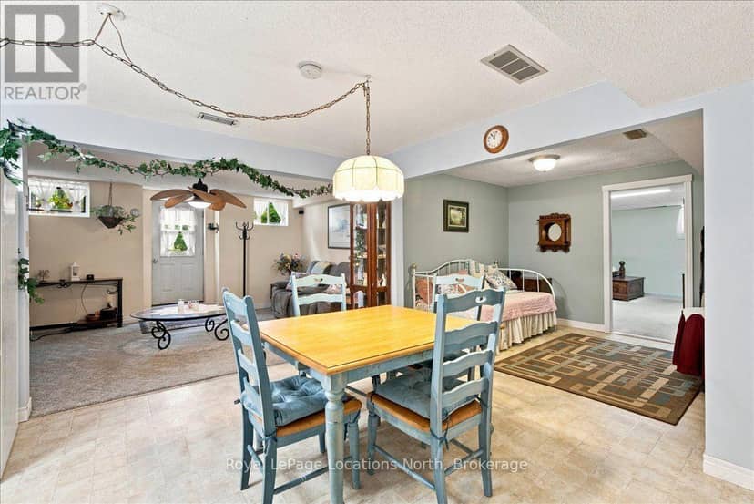 6 Royal Beech Drive — photo 23 of 38