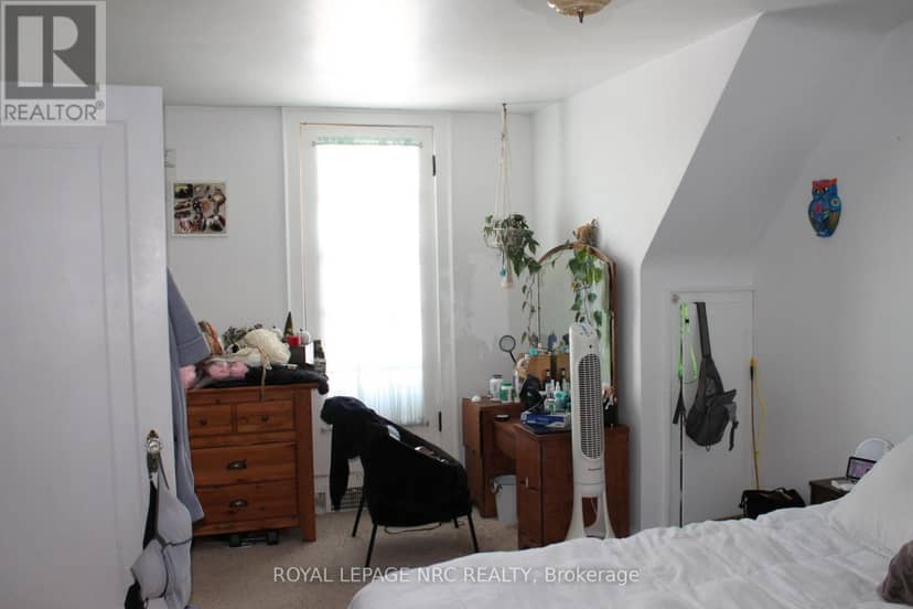 19 Lakeshore Road — photo 8 of 10