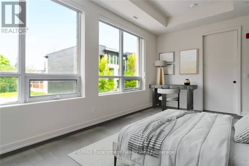 201 - 123 Maurice Drive, Oakville, photo 6