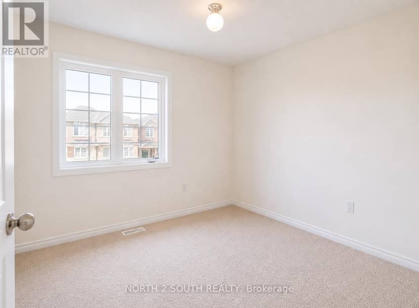 15 Gower Drive, Aurora, photo 6