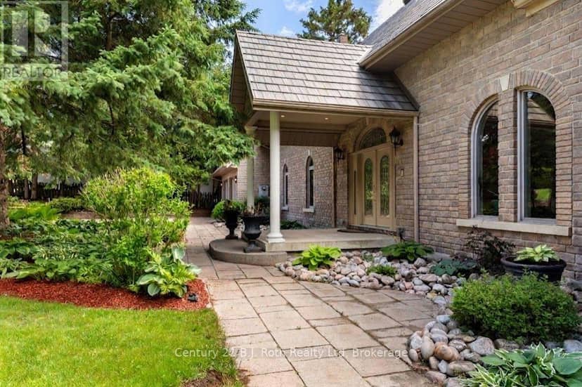 339 Champlain Road — photo 4 of 40