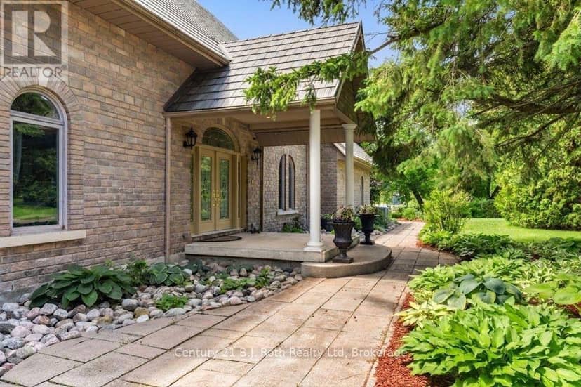 339 Champlain Road — photo 5 of 40