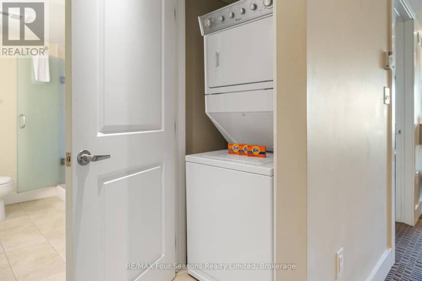 6210/6212 - 9 Harbour Street E — photo 13 of 29