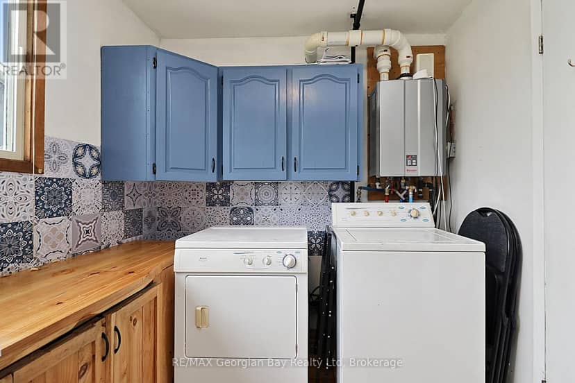154 Robert Street W — photo 14 of 40
