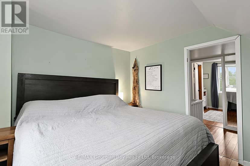 154 Robert Street W — photo 21 of 40