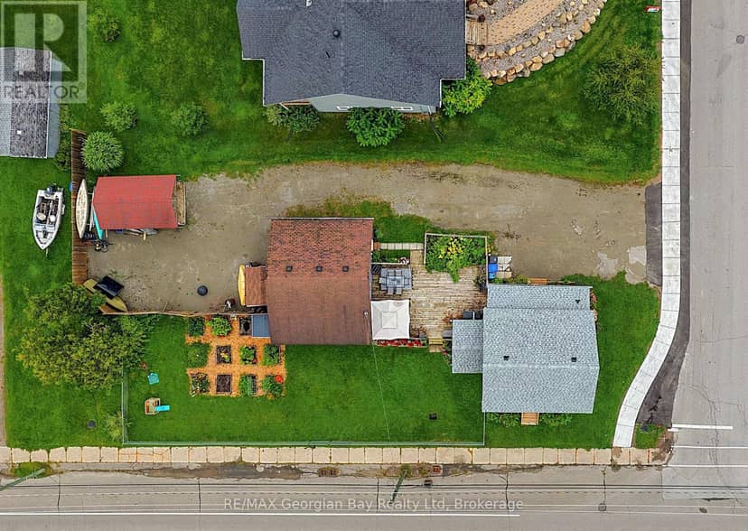 154 Robert Street W — photo 3 of 40