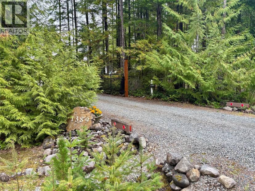 1389 Meadowood Way, Qualicum Beach