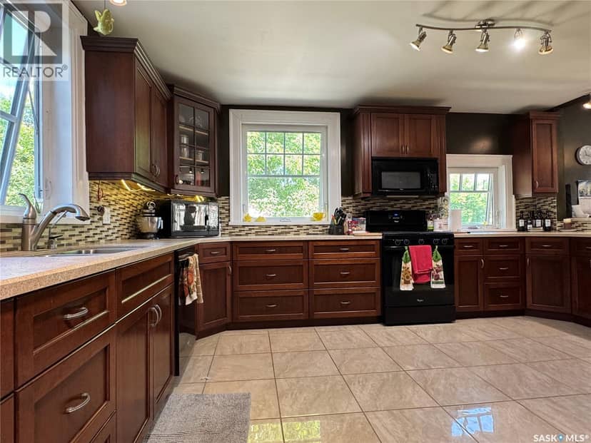 607 Barnett Drive — photo 14 of 38