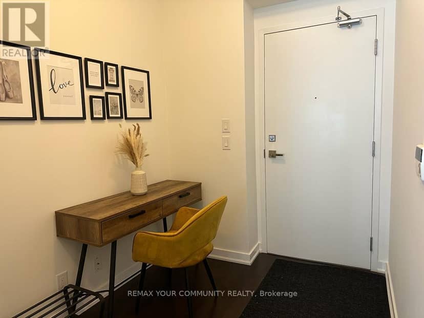 1709 - 14 York Street — photo 2 of 18