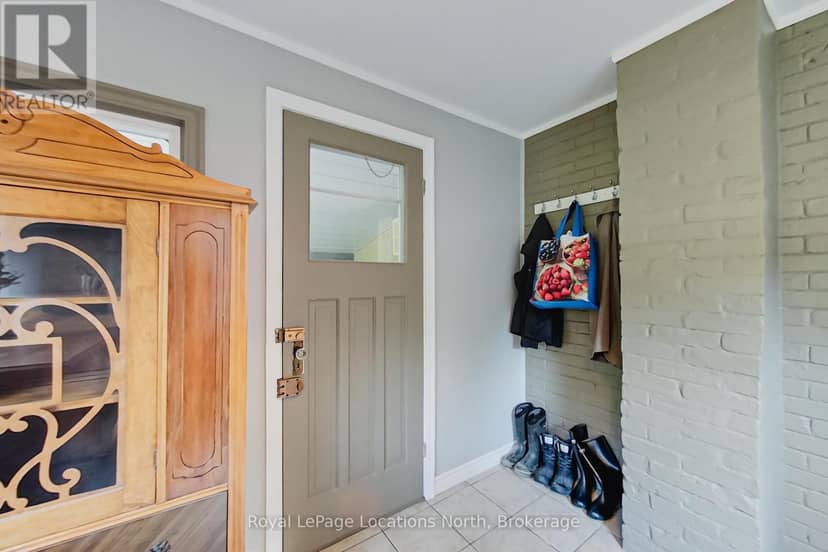 27 Edwin Street E — photo 12 of 33