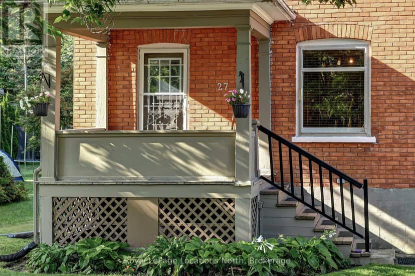 27 Edwin Street E — photo 2 of 33