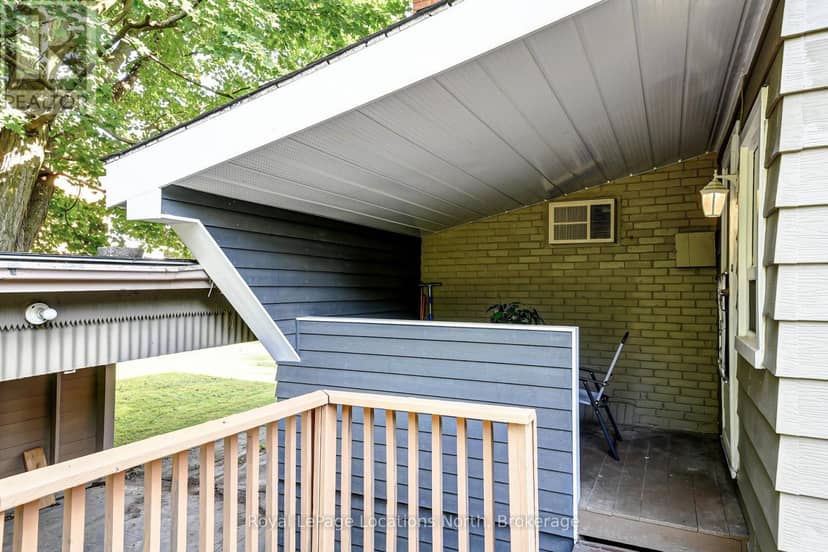 27 Edwin Street E — photo 26 of 33