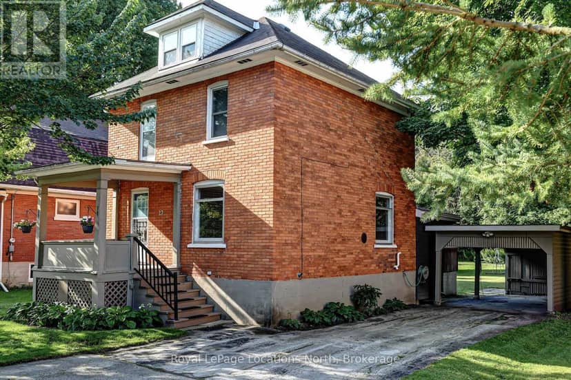 27 Edwin Street E — photo 3 of 33