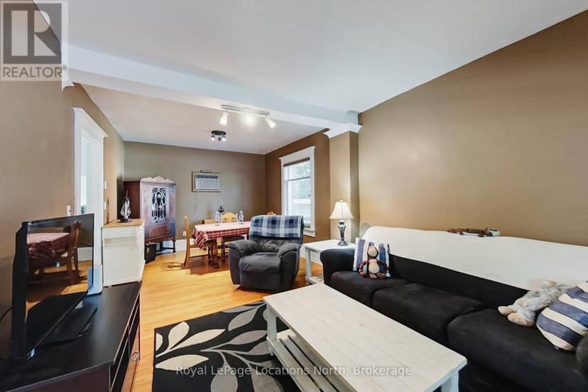 27 Edwin Street E — photo 7 of 33