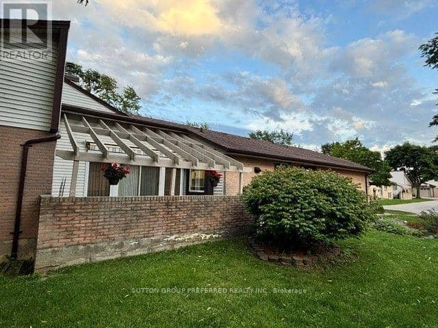 40 - 60 Fiddlers Green Road — photo 31 of 31