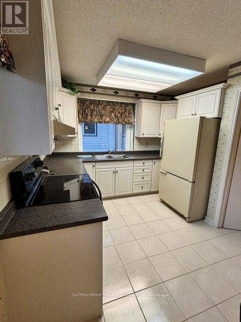 40 - 60 Fiddlers Green Road — photo 9 of 31