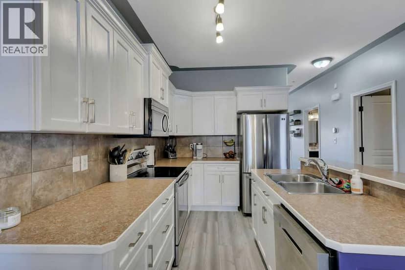 9 Valley Crescent — photo 9 of 40
