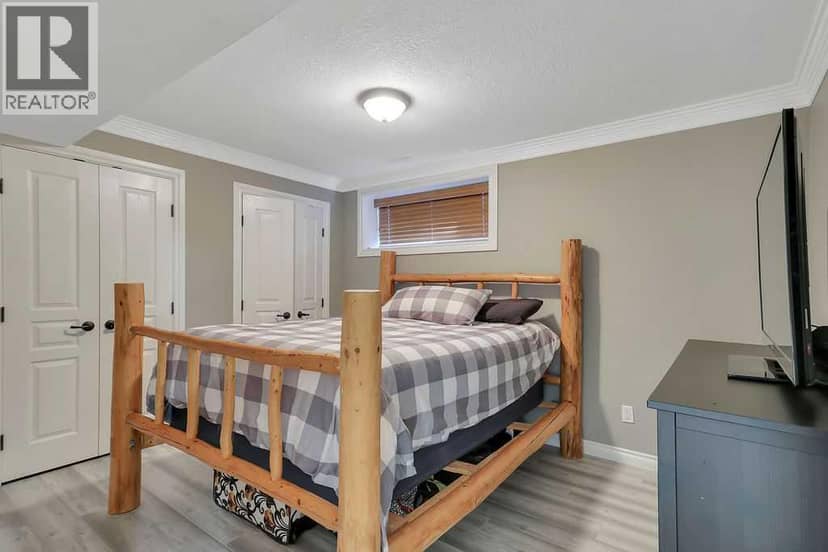 9 Valley Crescent — photo 31 of 40