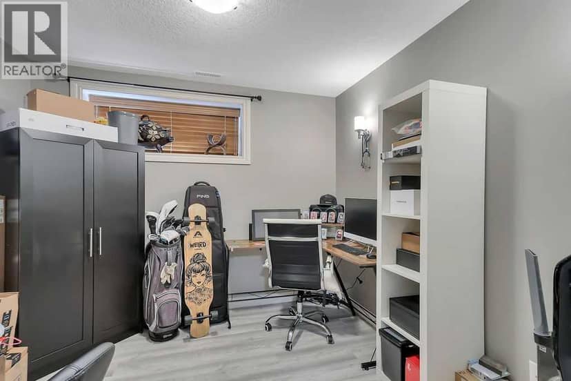 9 Valley Crescent — photo 32 of 40