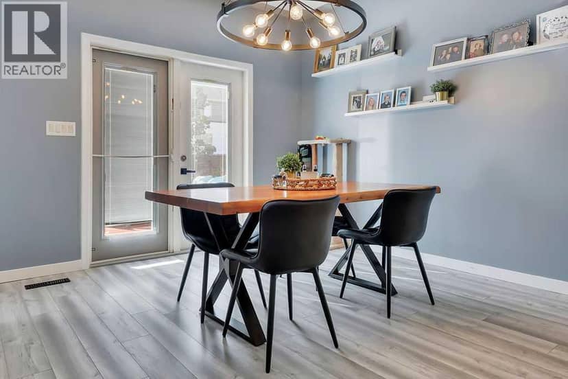 9 Valley Crescent — photo 11 of 40