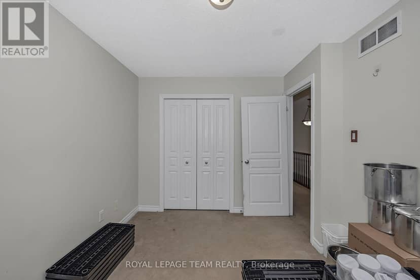415 Arncliffe Avenue — photo 13 of 14