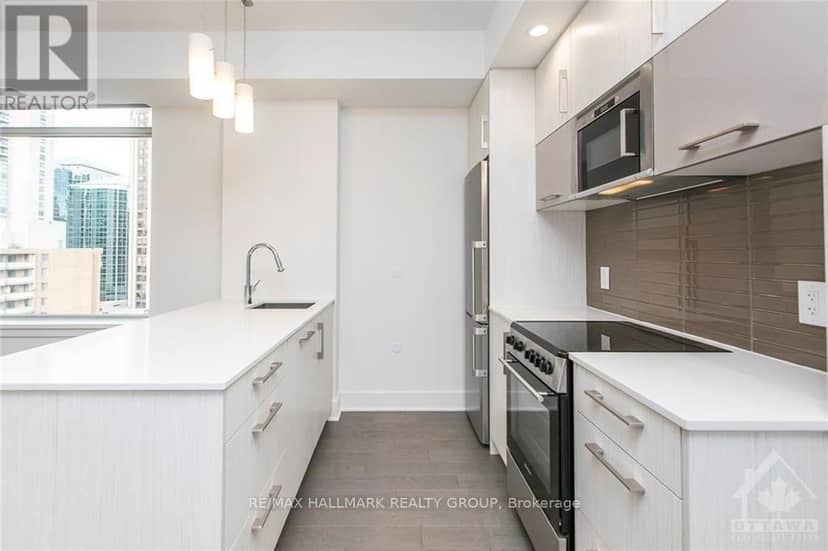 905 - 255 Bay Street — photo 8 of 26