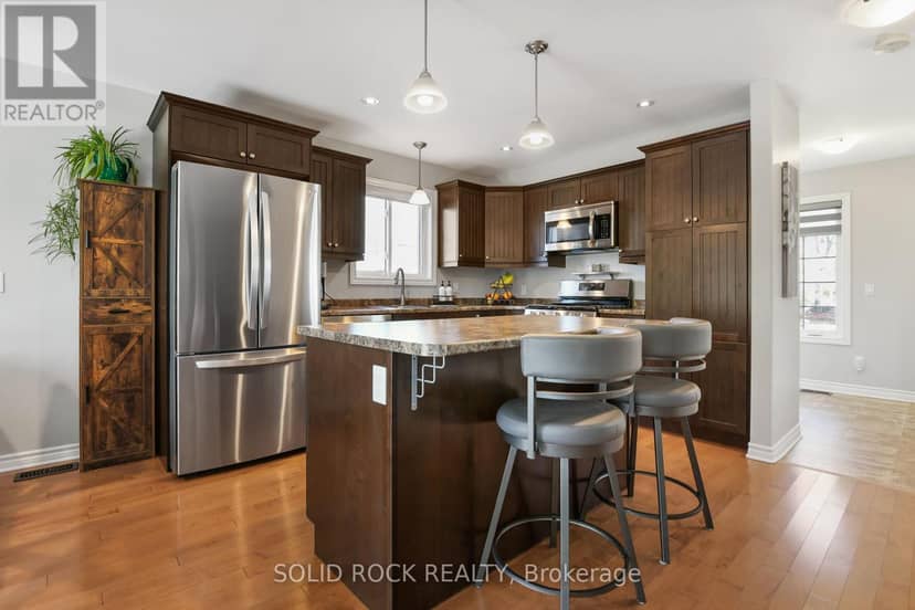 55 Woodward Street — photo 4 of 38
