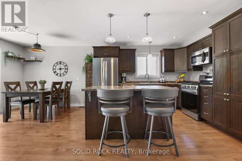 55 Woodward Street — photo 5 of 38